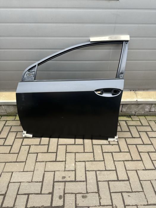 Дверь Toyota corolla 150/180
