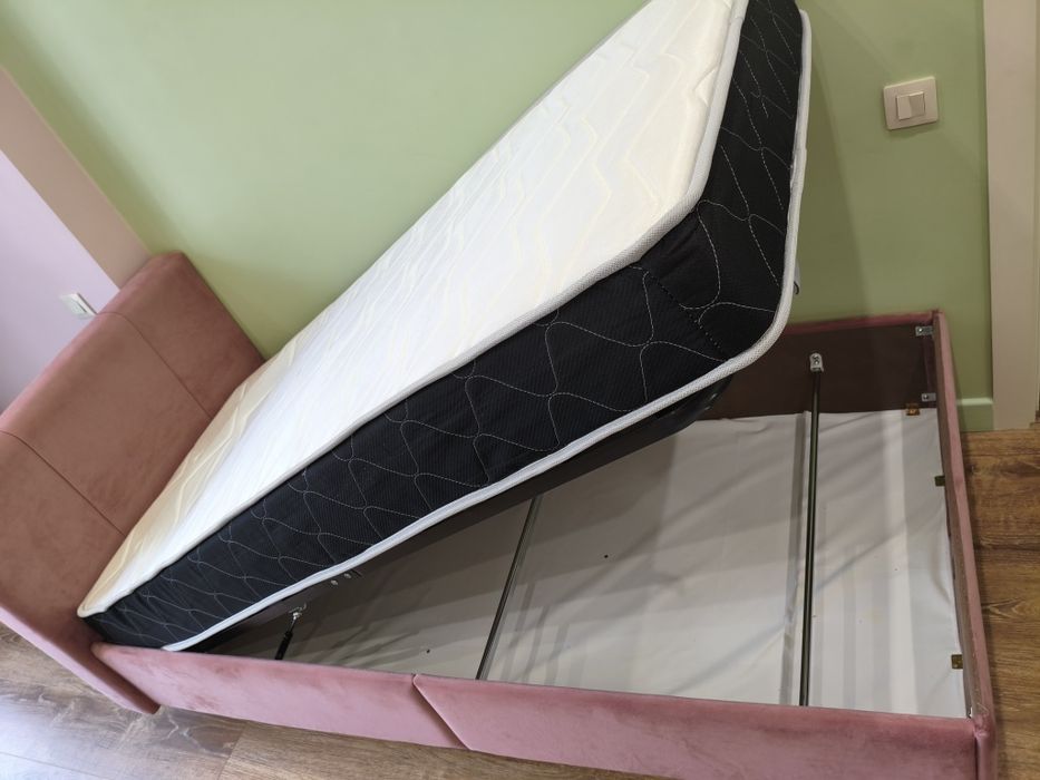 Продам 1,5 спальную кровать