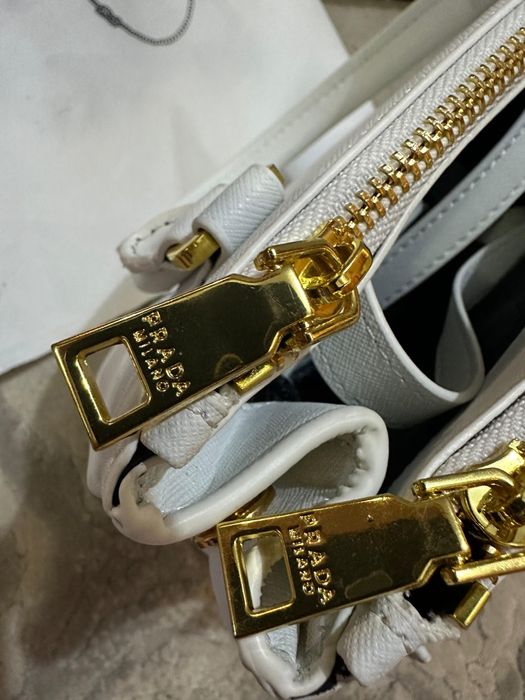 Geantă PradGeanta Prada - Nouă, cu cutie şi săculeț de praf (Dustbag)