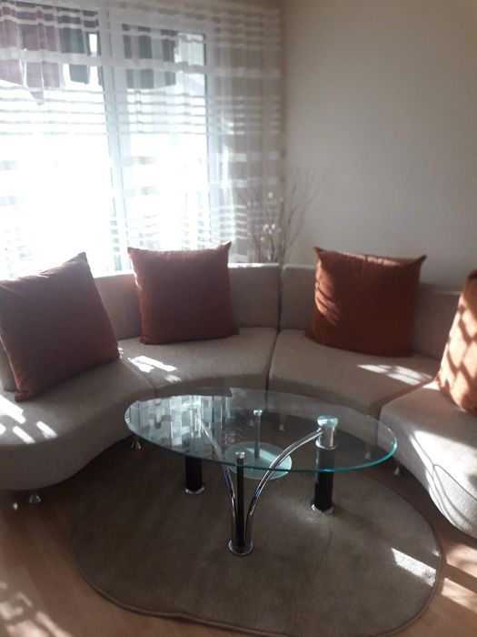 ГОЛЯМ овален диван