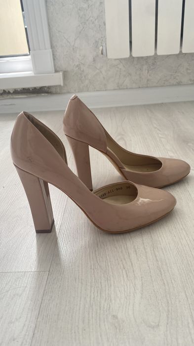 Красивые Туфли вечерние .