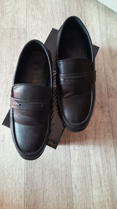 Продам туфли на мальчика