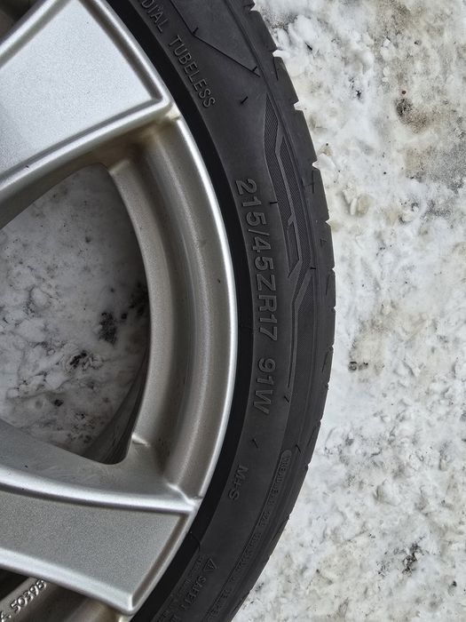 Продавам лети джанти с гуми 215/45/17 BORBET