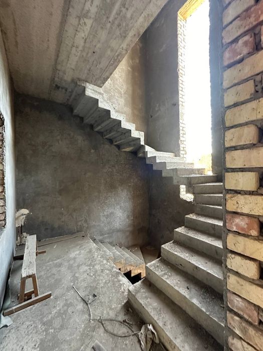 Амир Темур махалля, Продаётся дом (каробка)