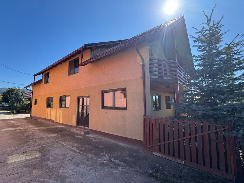 Casa de locuit+ Pensiune/Spatiu pentru activități comerciale
