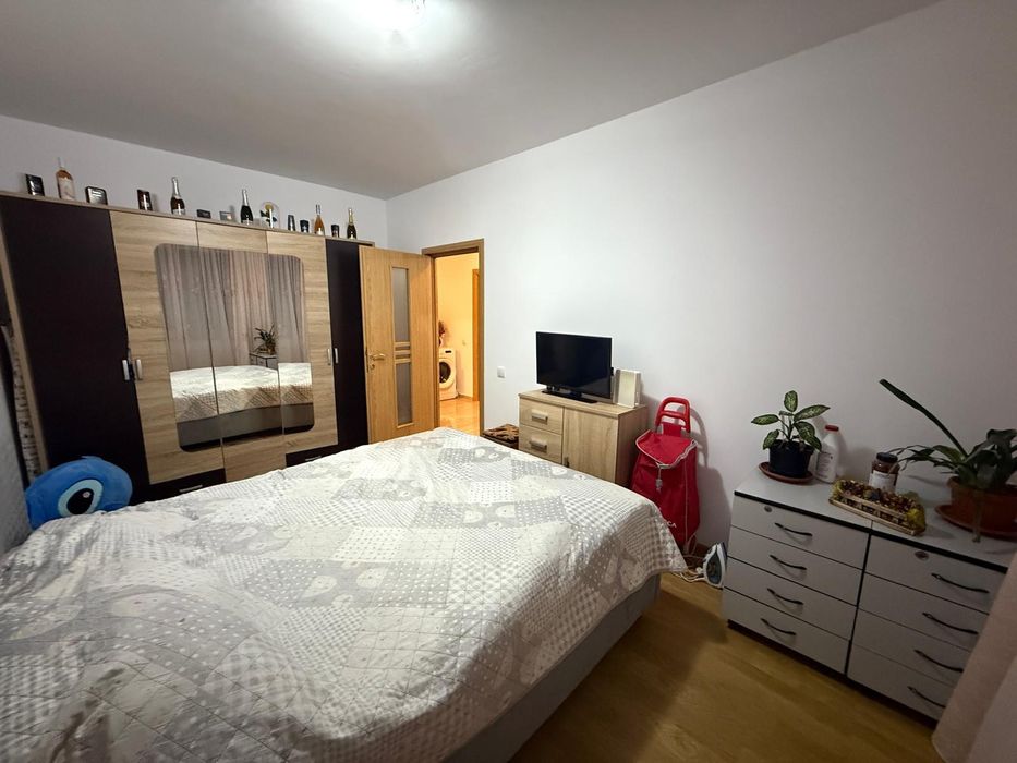 Vand apartament 2 camere Sub Cetate