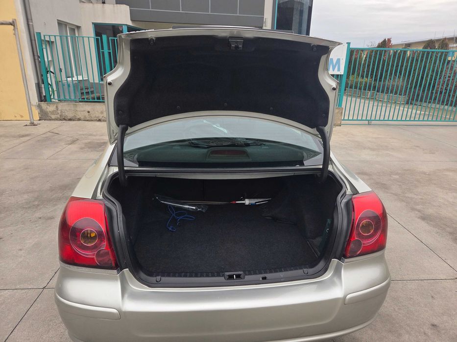 Продава Toyota Avensis