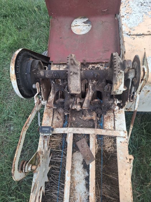 Vând presă de baloti mici