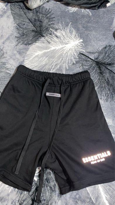 pantaloni scurți