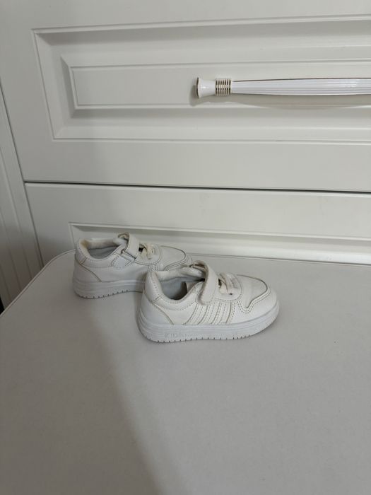 детские кроссовки 22