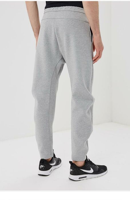Мъжко долнище : Nike Tech Fleece Pants Standard Fit Taper Leg Grey S