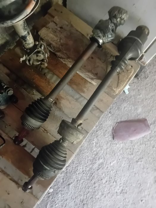 Продавам Авто части