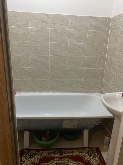 1 қыз керек квартираға