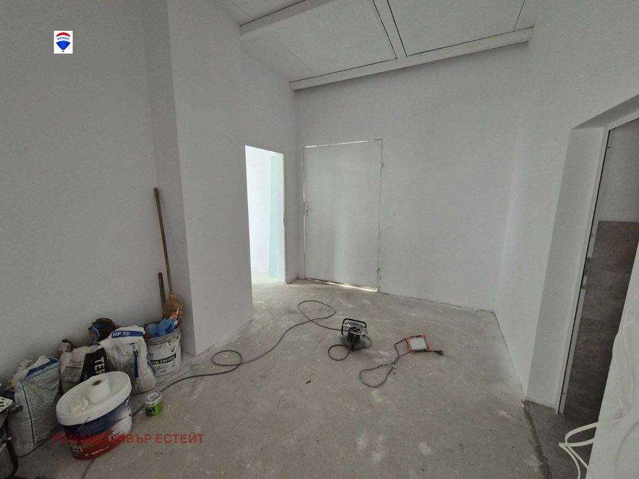 Дава се под наем Промишлена сграда в с. Смирненски, Област Русе - 365 кв.м за 1000 € - Снимка #11