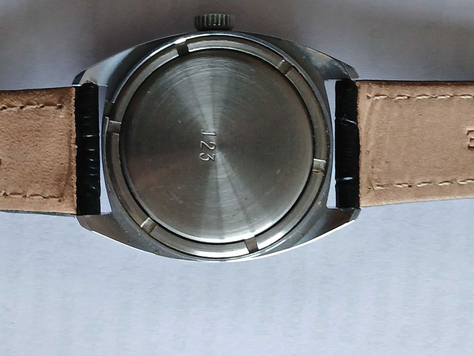 швейцарски и руски часовник Ракета