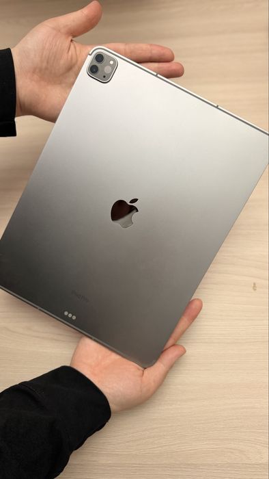 iPad Pro 12.9” 6-го поколения. 256GB + Original Magic Keyboard