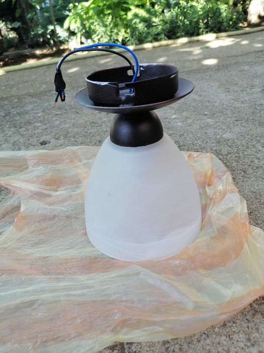 Продавам лампа за окачване на таван