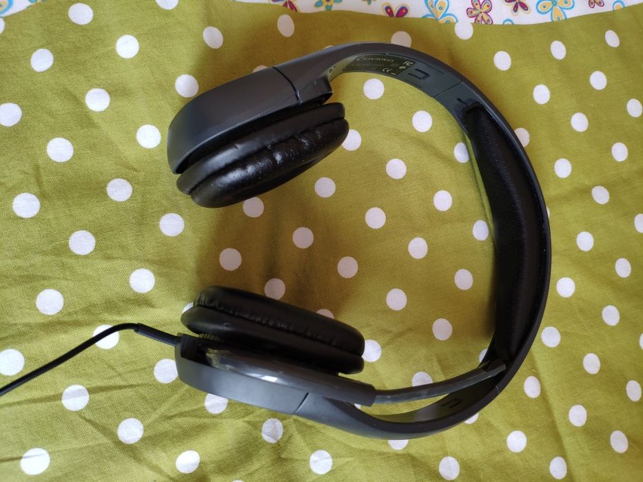 Продавам нови аудио слушалки с микрофон Plantronics Audio 655