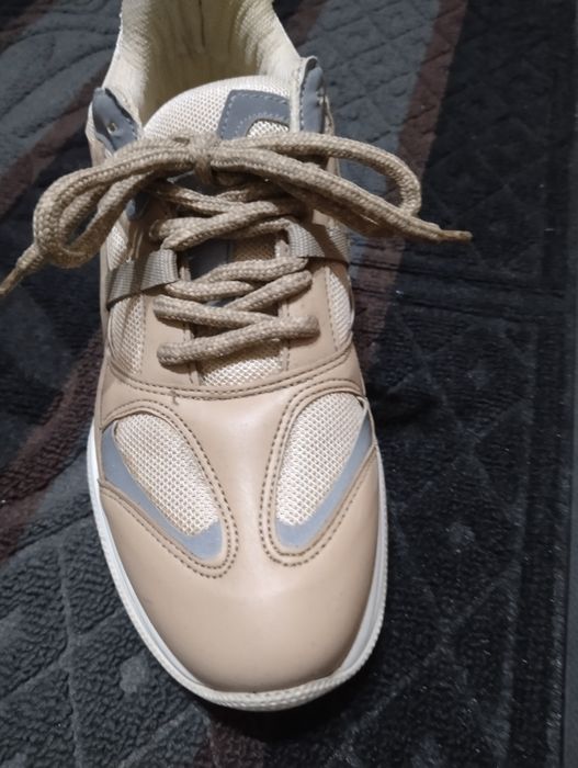 Продам кроссовки