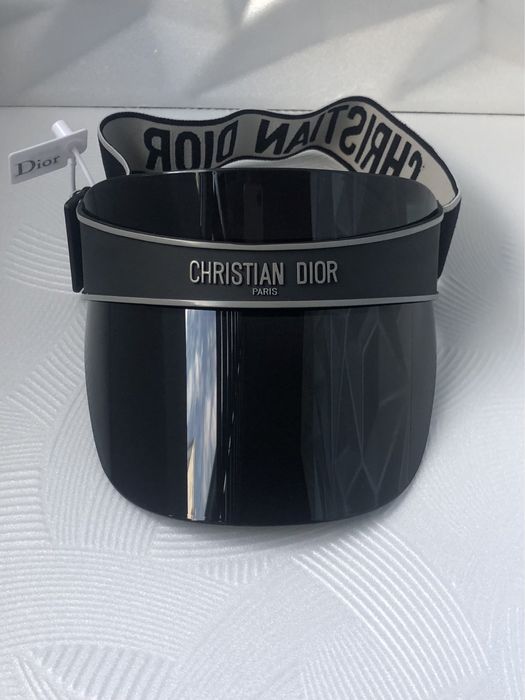 Козирка с УВ 400 защита 2 цвята черна