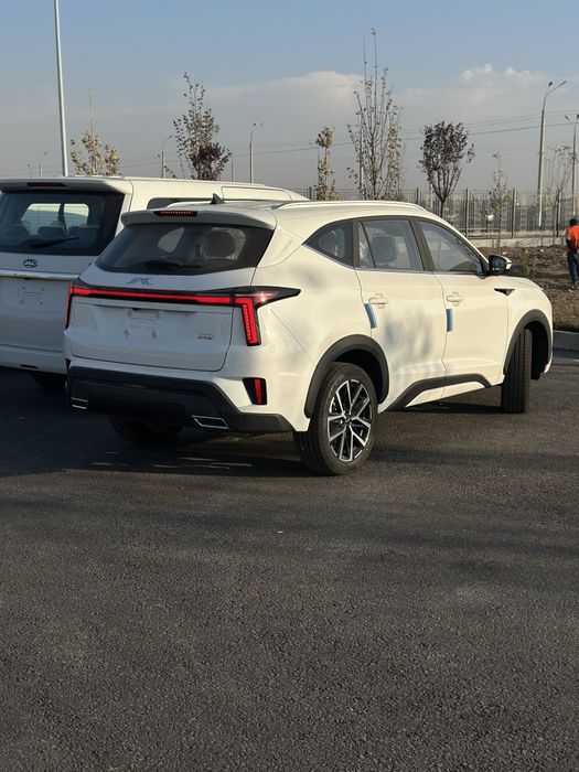 Endilikda Jac JS8 modelini chegirma narxlarda xarid qilishingiz mumkin