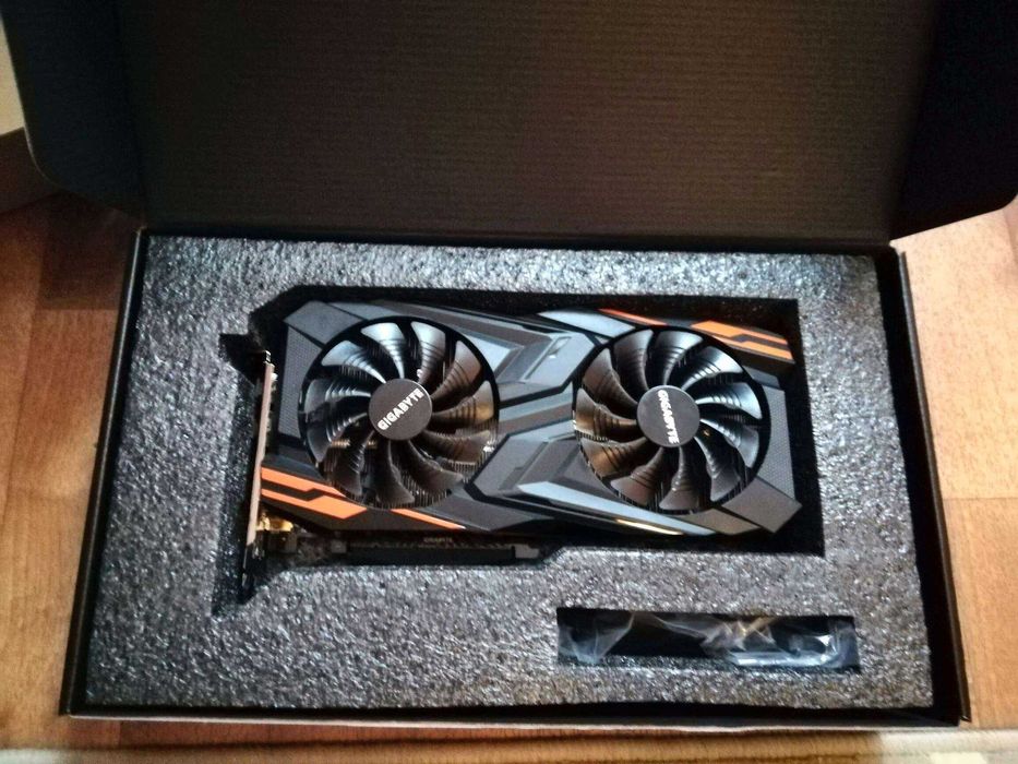 Видеокарта GIGABYTE RX VEGA 56 Gaming OC 8 Gb