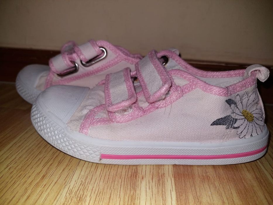 Кроссовки разные размеры