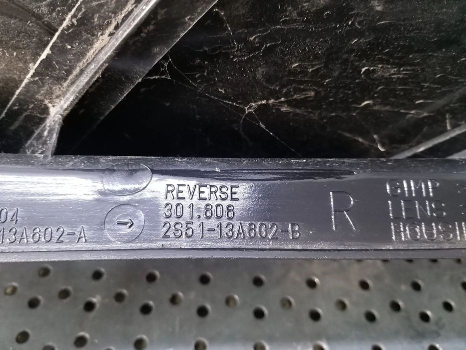 Stop tripla lampa dreapta ford fiesta 5 2s5113a602b