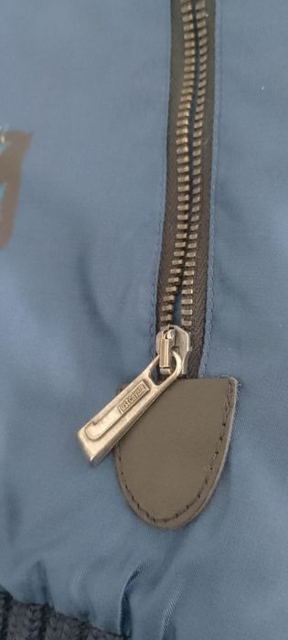 Продавам мъжко оригинално яке на Just cavalli