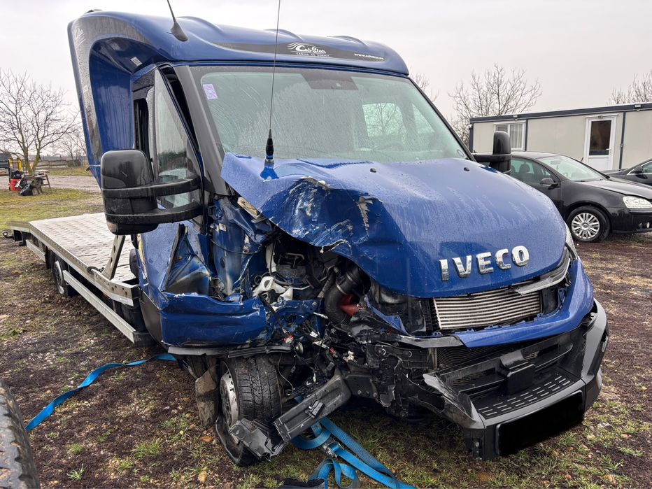 Autoplatforma iveco daily 2024 / AVARIAT