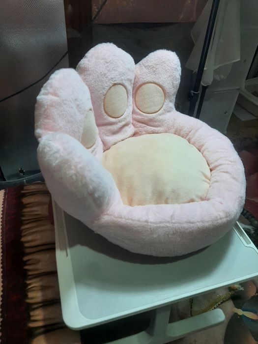 Плюшевое креслоподушка Кошачья лапка
