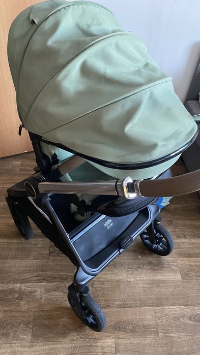 Детская прогулочная коляска