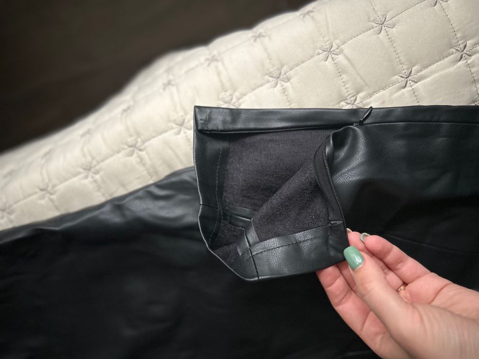 Кожен панталон Mango