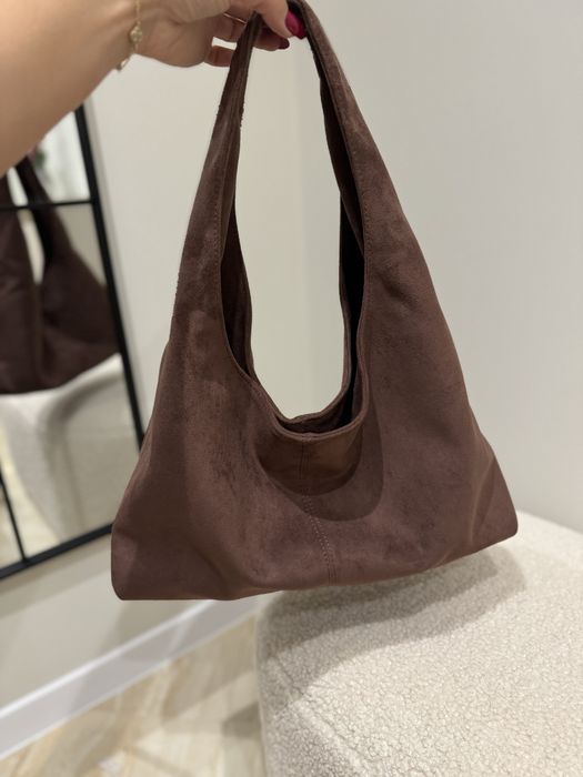 Велурена кафява чанта модел 2025