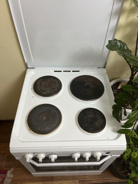 Электроплита Indesit, рабочая, недорого