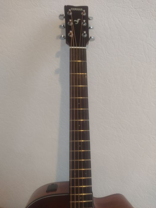 Электроакустическая гитара Yamaha