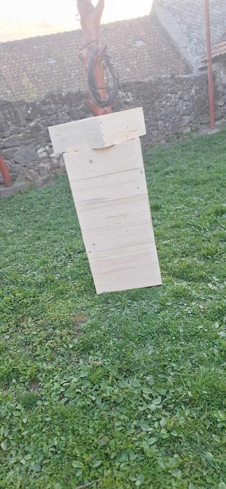 Vand caturi pentru stupi