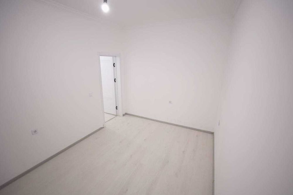 Ўрикзор бозори яқинидаги новостройкадан 2-хонали кв. срочно сотилади.