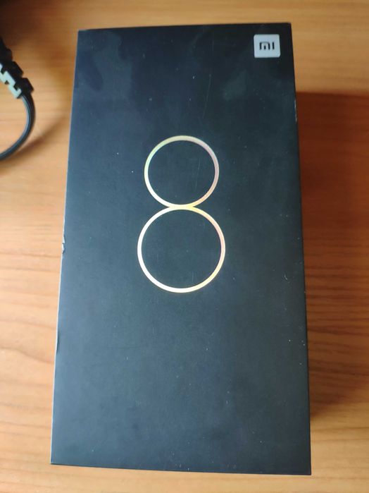 Xiaomi Mi 8 черного цвета