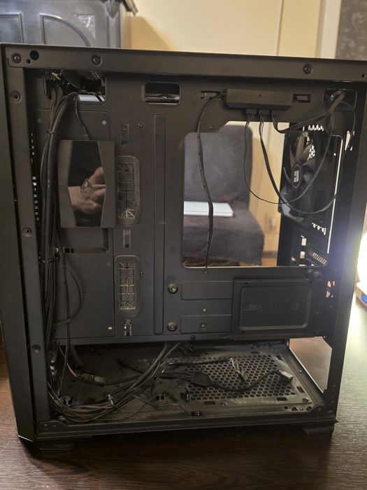 Carcasa PC Aqirys Wezen cu 6 ventilatoare