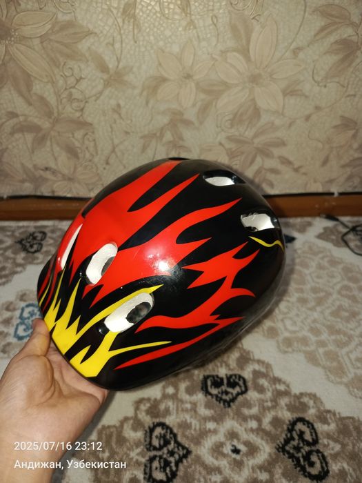 Детский самокат светится и  плюс шлемом