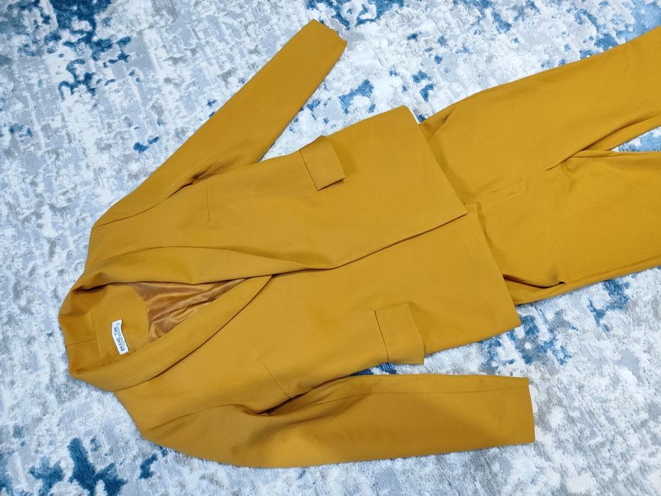 Продам костюм 40-42р