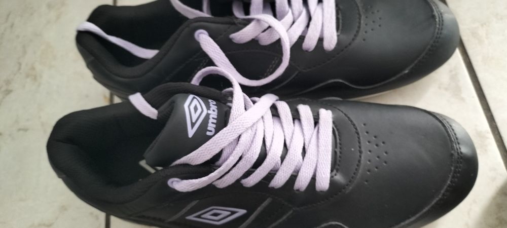 Adidași Umbro 41