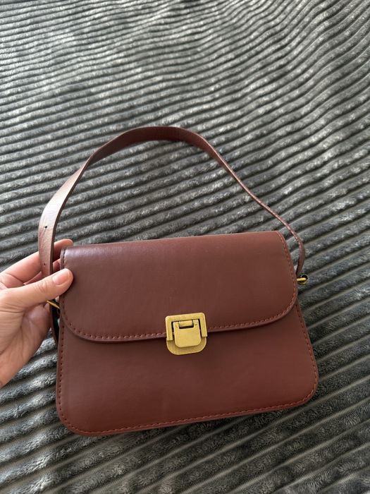 Сумка коричневого цвета