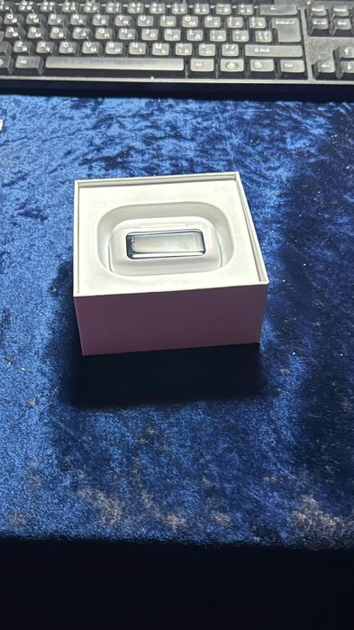 Наушник эйрподс.