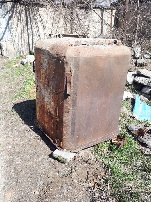 Продаётся контейнер для мусора