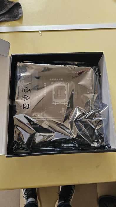 Vand placa de baza B760M.