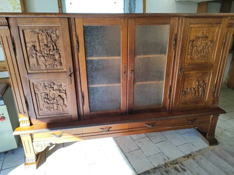 Шкаф за трапезария