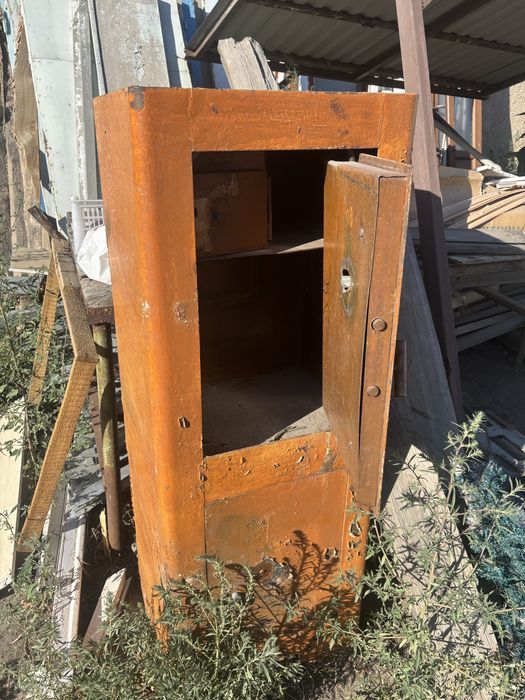 Сейф металлический