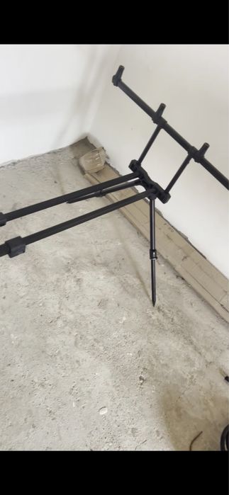 Vand rod pod 4 posturi